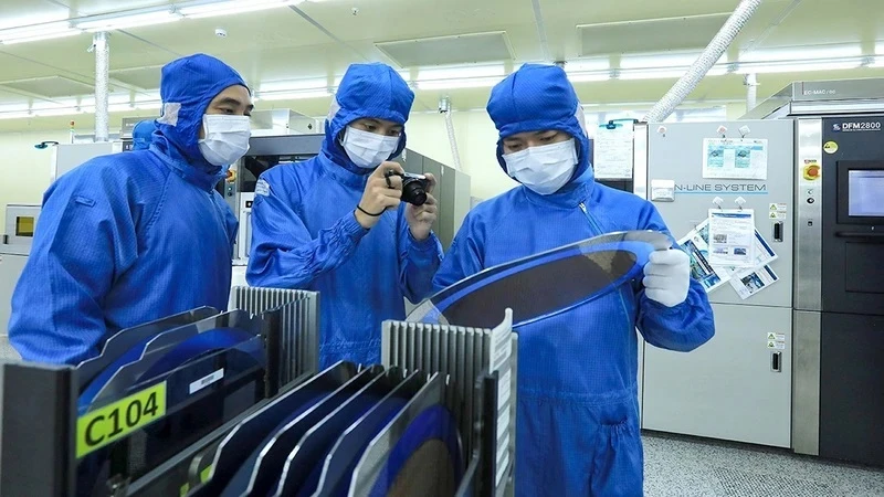 Việt Nam đã và đang ngày càng thu hút được nhiều các tập đoàn lớn trong ngành vi mạch bán dẫn đến đầu tư.