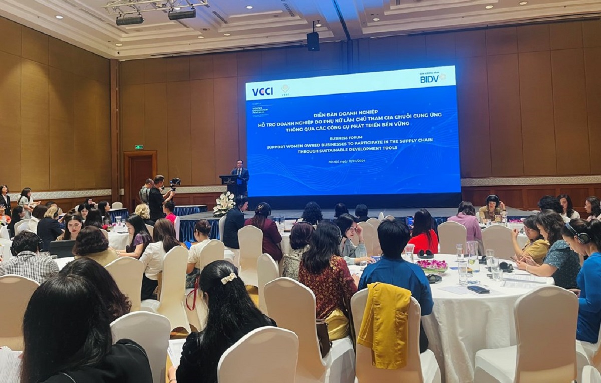 Quang cảnh diễn đ&agrave;n ng&agrave;y 17/4/20204.