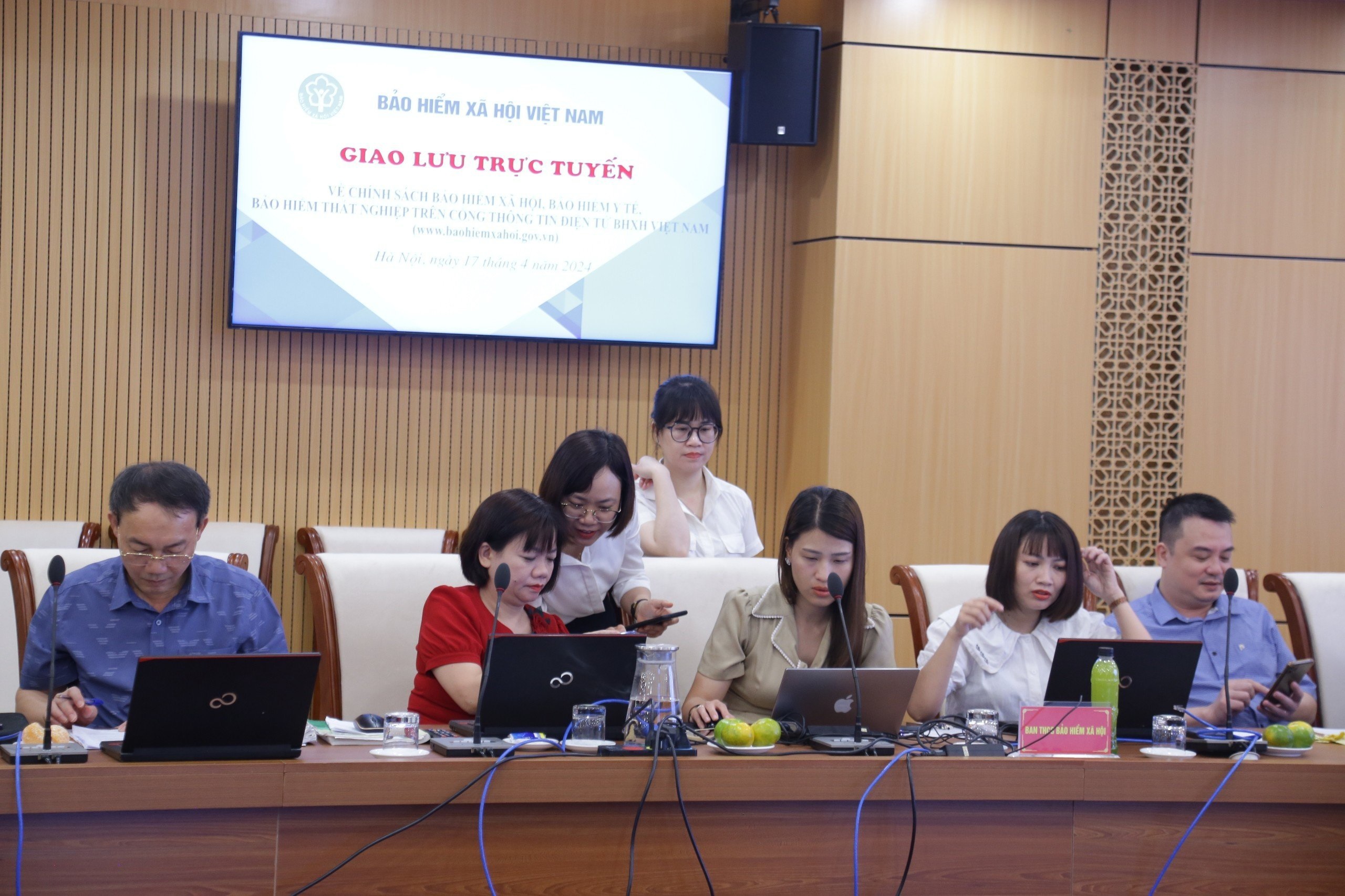 C&aacute;c chuy&ecirc;n gia của Bảo hiểm x&atilde; hội Việt Nam giải đ&aacute;p c&acirc;u hỏi của người lao động gửi về.&nbsp;