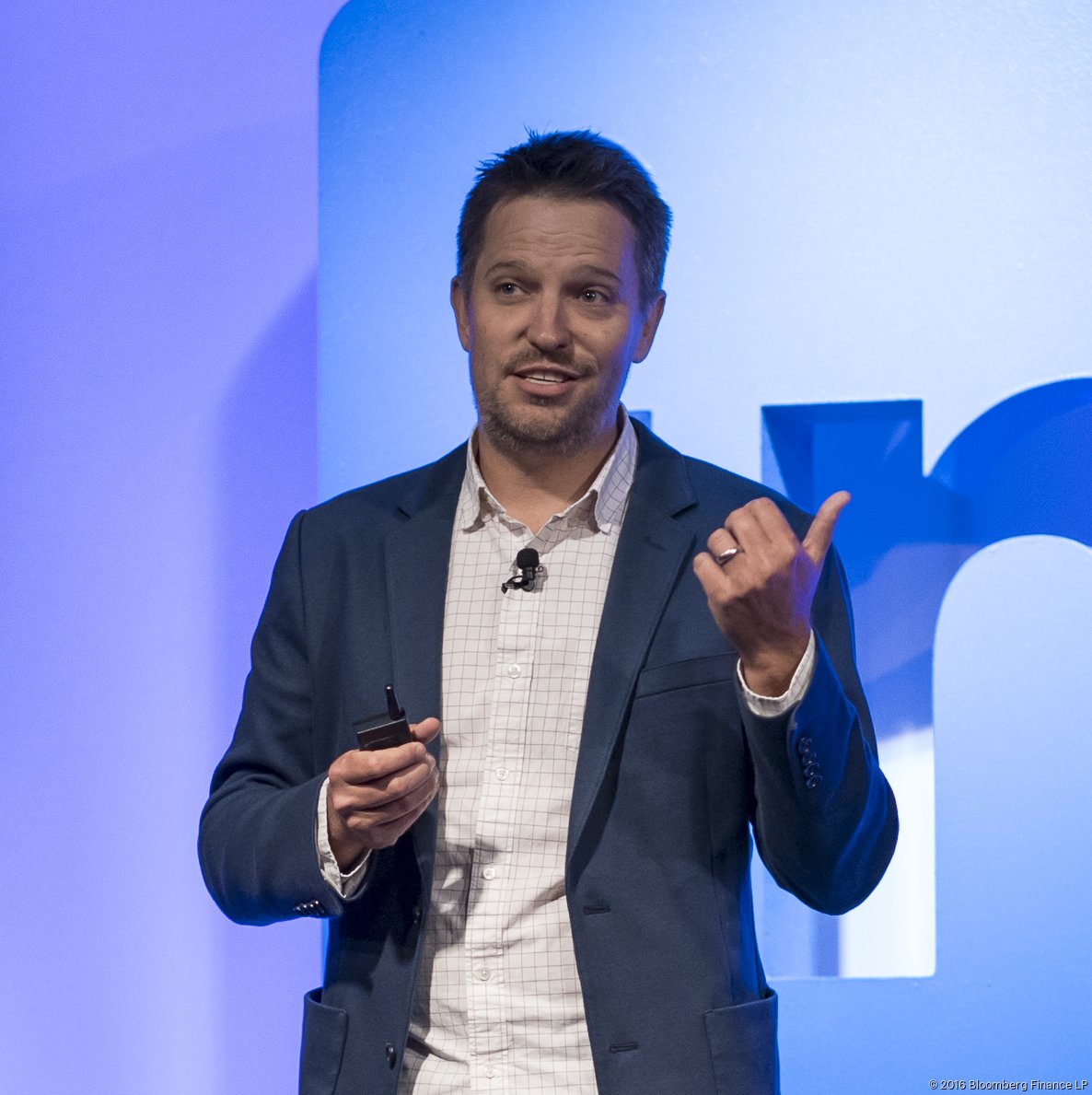 CEO LinkedIn Ryan Roslansky phát biểu tại một sự kiện tại San Francisco vào ngày 22/9/2016.