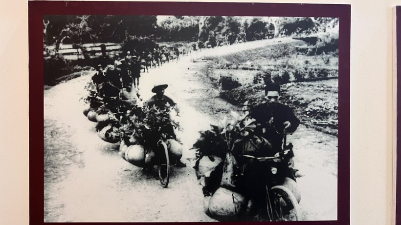 Những chiếc xe đạp thồ hết sức th&ocirc; sơ, đơn giản thế nhưng lại g&oacute;p phần quan trọng l&agrave;m n&ecirc;n chiến thắng Điện Bi&ecirc;n Phủ lừng lẫy