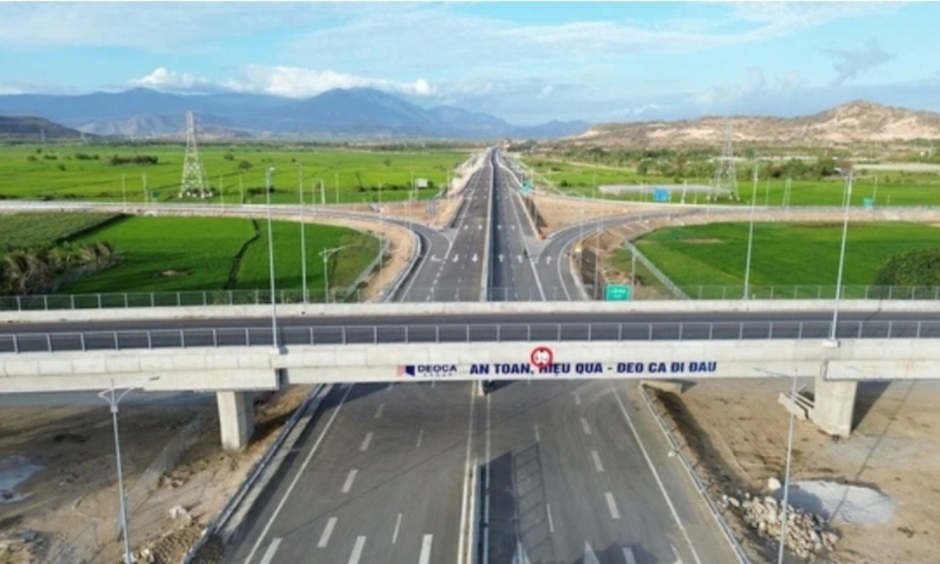 Cao tốc Cam Lâm - Vĩnh Hảo đã hoàn thành và chuẩn bị cjho ngày thông xe vào trước cuối tháng 4/2024. Ảnh: Thiện Nân.