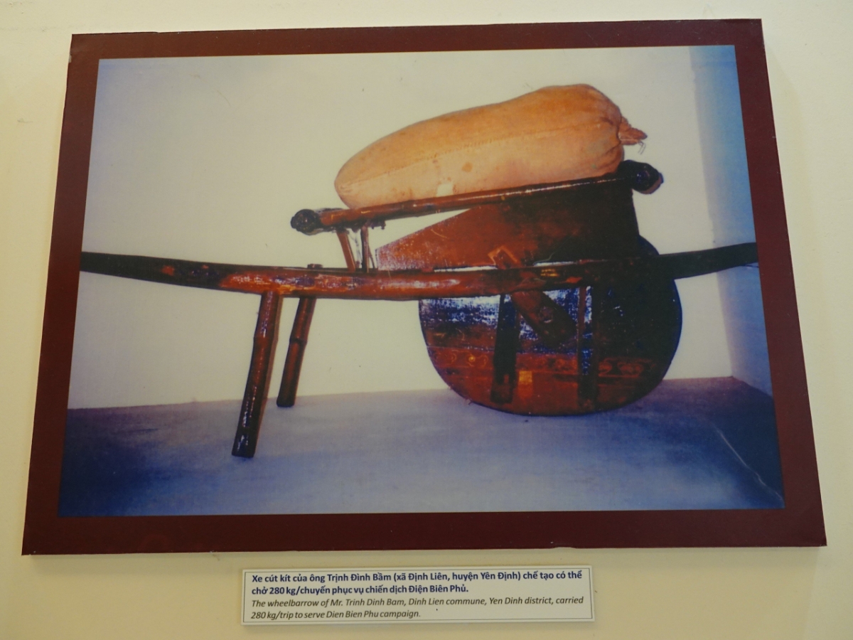 Ảnh xe c&uacute;t k&iacute;t của &ocirc;ng Trịnh Đ&igrave;nh Bầm chế tạo c&oacute; thể chở 280 kg/chuyến phục vụ chiến dịch Điện Bi&ecirc;n Phủ