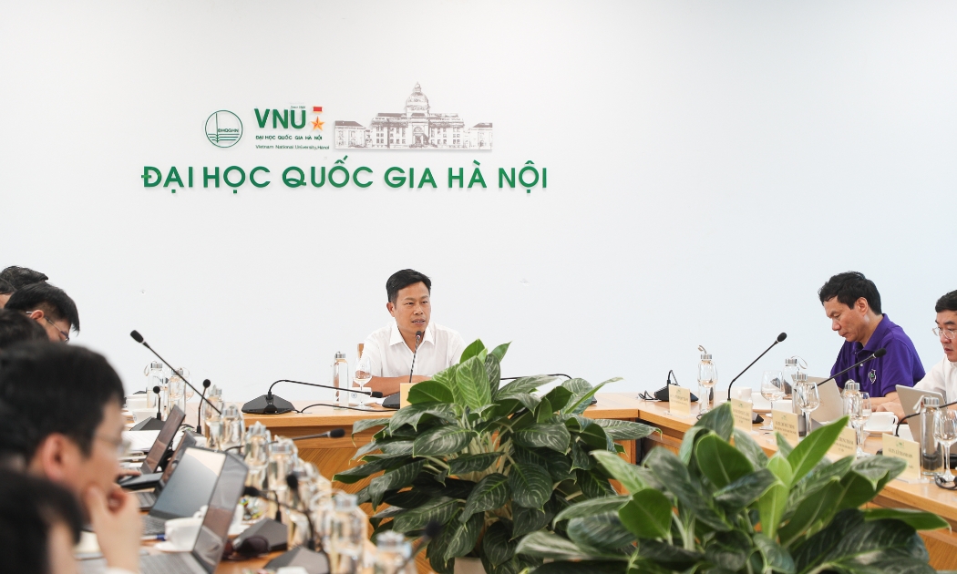 Giám đốc Đại học Quốc gia Hà Nội Lê Quân chủ trì hội thảo . Ảnh: VNU Media.