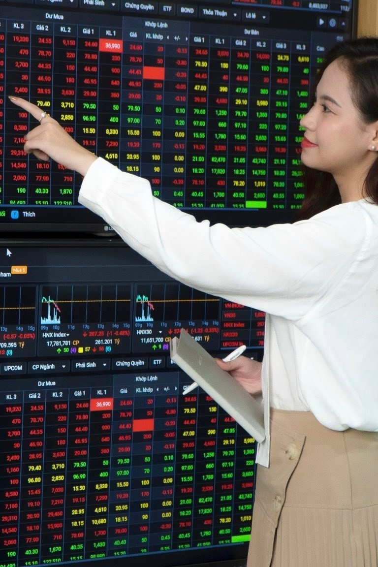 Khi thị trường lao dốc, nhà đầu tư nên duy trì sự bình tĩnh. 