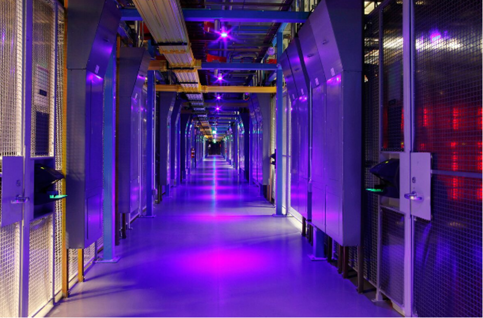 Saudi Arabia và UAE đều mong muốn trở thành siêu cường AI trong khu vực và khởi động một cuộc chạy đua để xây dựng các trung tâm dữ liệu đắt đỏ nhằm hỗ trợ công nghệ - Ảnh minh họa.