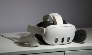 Meta Quest 3 trong khu vực trình diễn tại hội nghị nhà phát triển Connect của Meta ở Menlo Park, California.