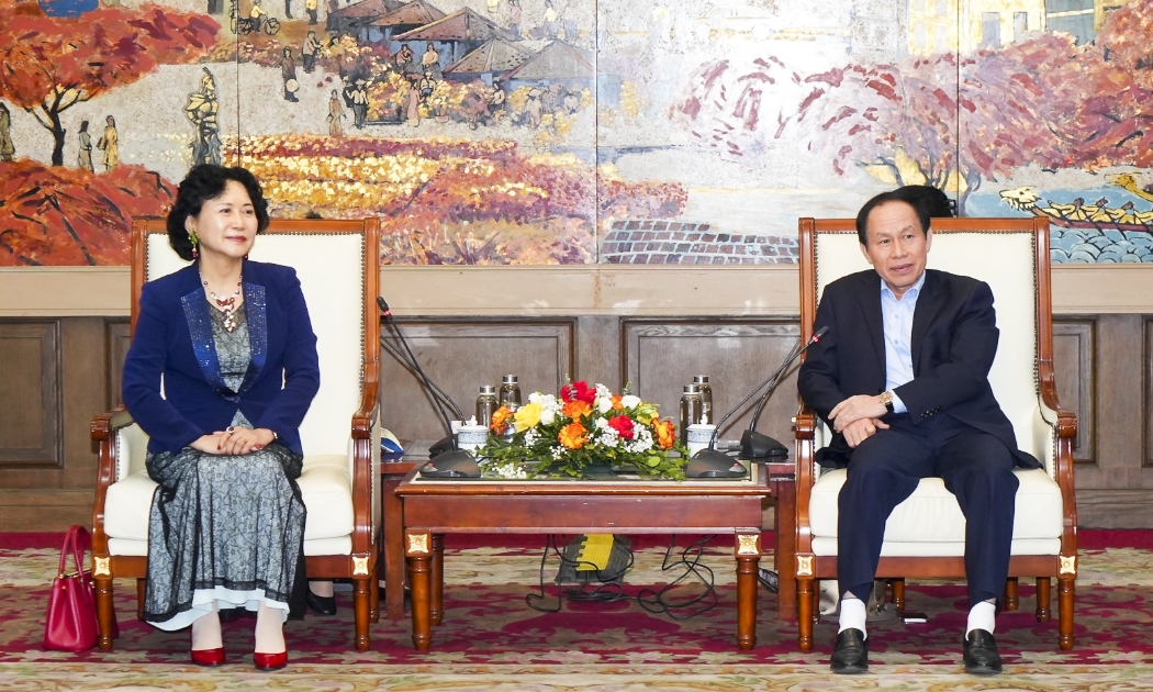 Ông Lê Tiến Châu, Bí thư Thành ủy Hải Phòng tiếp lãnh đạo Trung tâm Nghiên cứu Đặc khu Kinh tế Trung Quốc