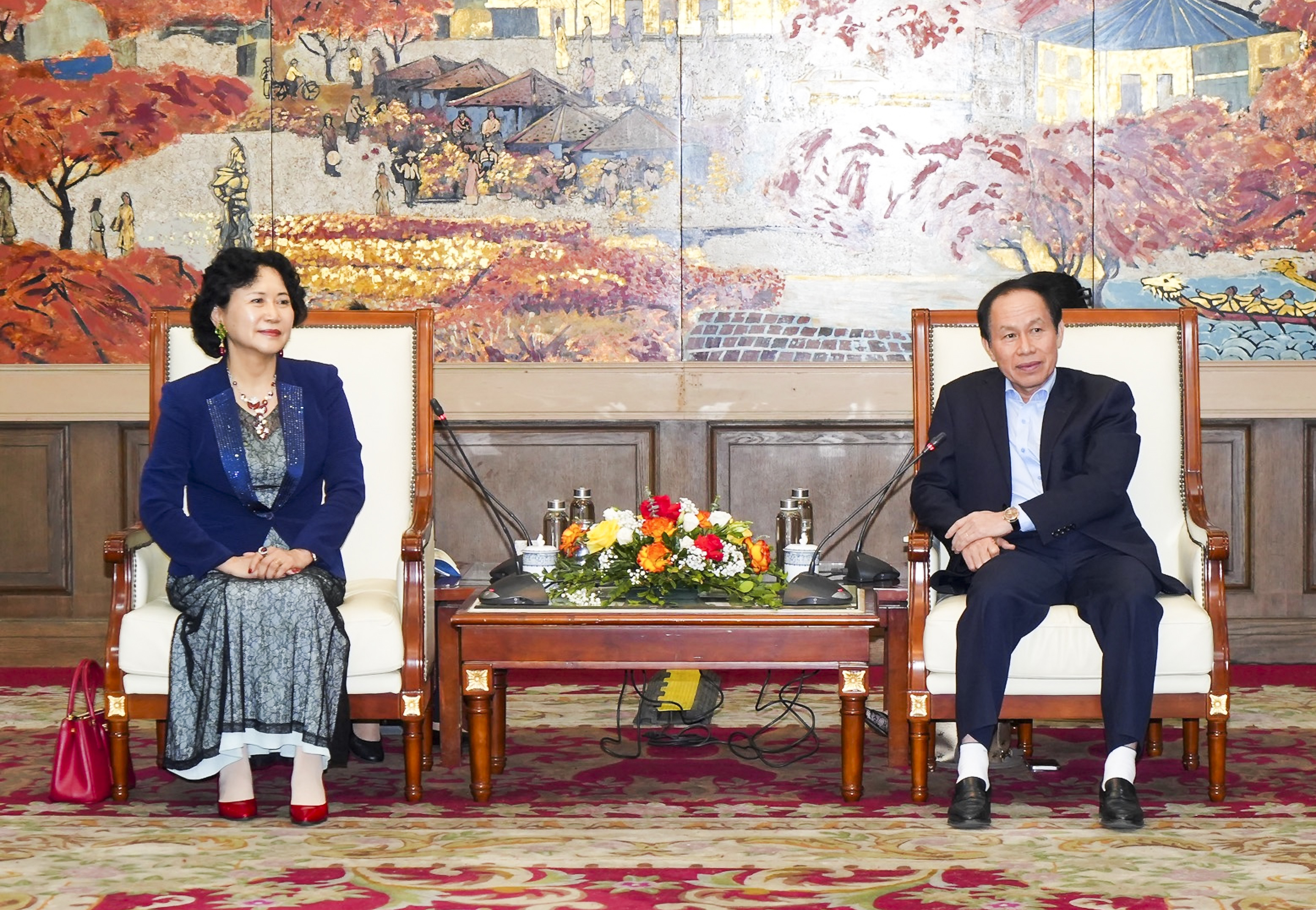 Ông Lê Tiến Châu, Bí thư Thành ủy Hải Phòng tiếp lãnh đạo Trung tâm Nghiên cứu Đặc khu Kinh tế Trung Quốc