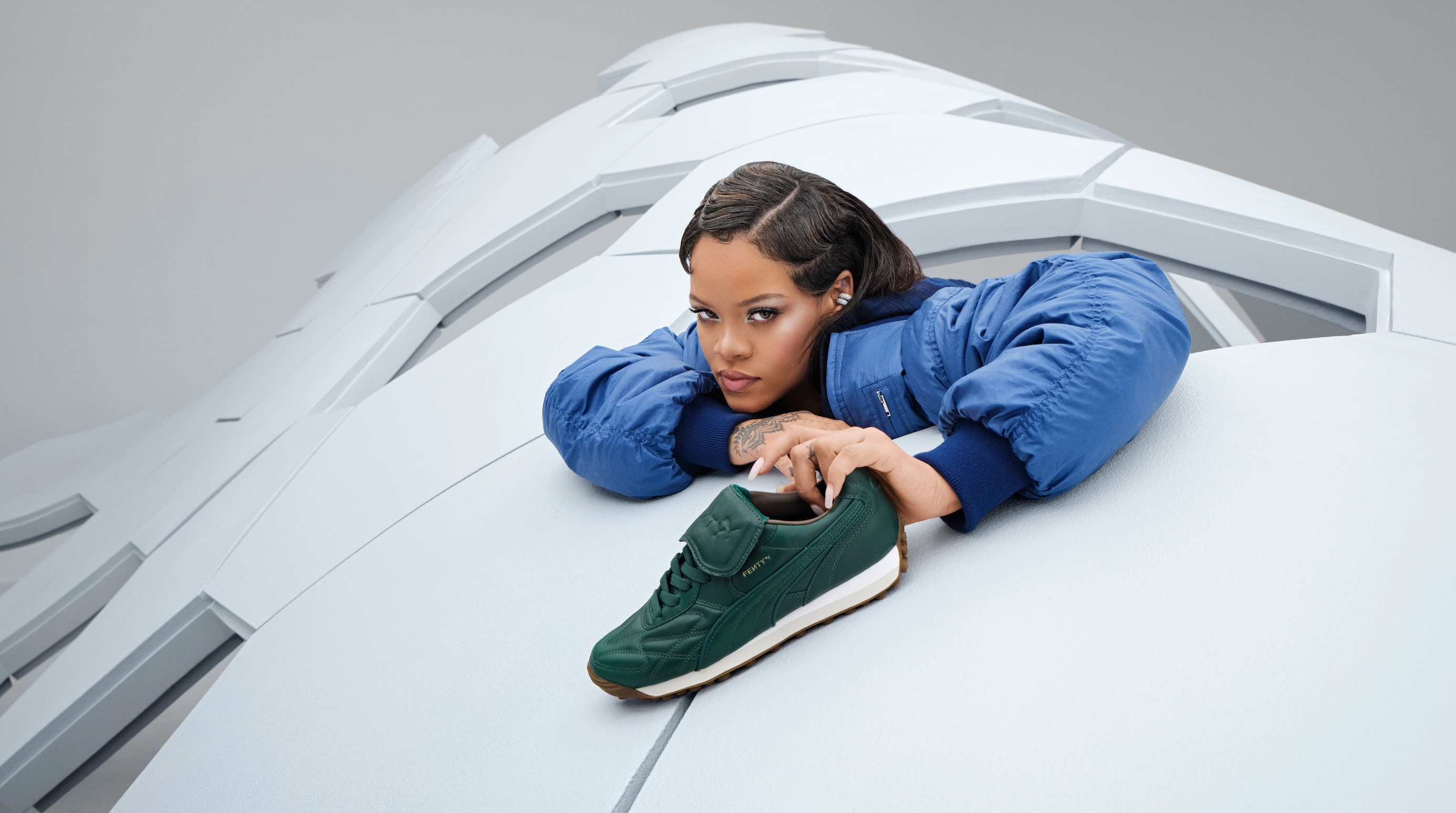Rihanna cũng đã rất thành công khi đảm nhận vai trò Giám đốc sáng tạo cho bộ sưu tập Fenty x Puma.