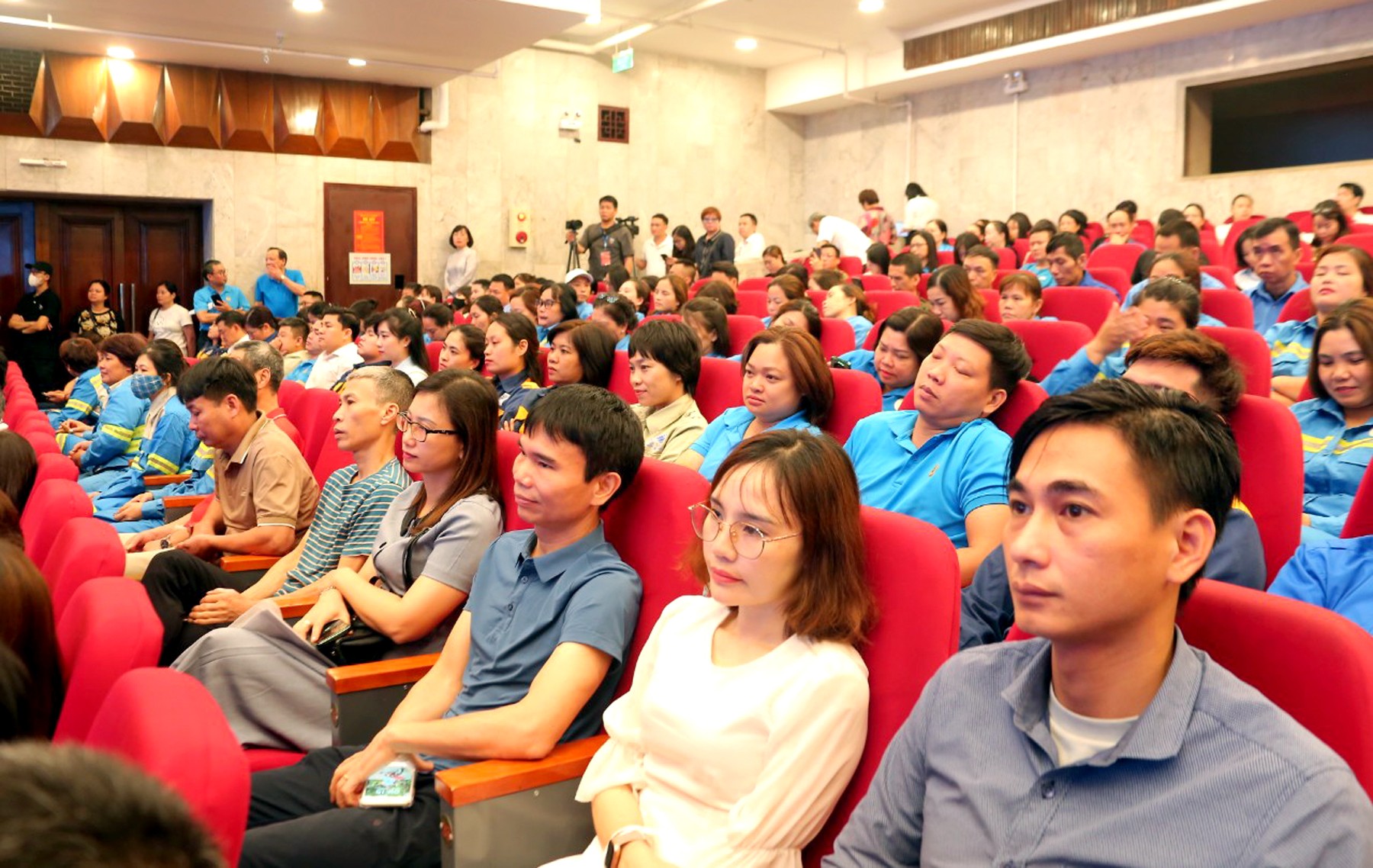 Lễ phát động Tháng hành động về An toàn, vệ sinh lao động và Tháng Công nhân năm 2024 diễn ra vào sáng ngày 19/4/2024 có nhiều người lao động tham gia.