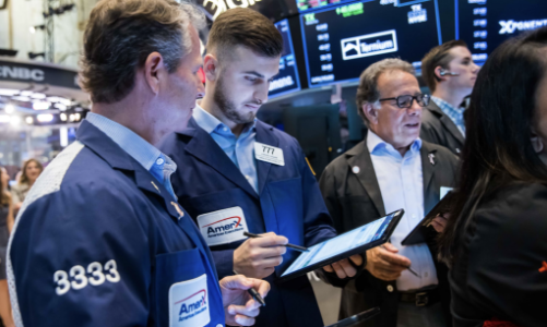 Chứng khoán Mỹ tiếp tục trượt dốc, giá dầu giảm tuần này dù Trung Đông “tăng nhiệt”