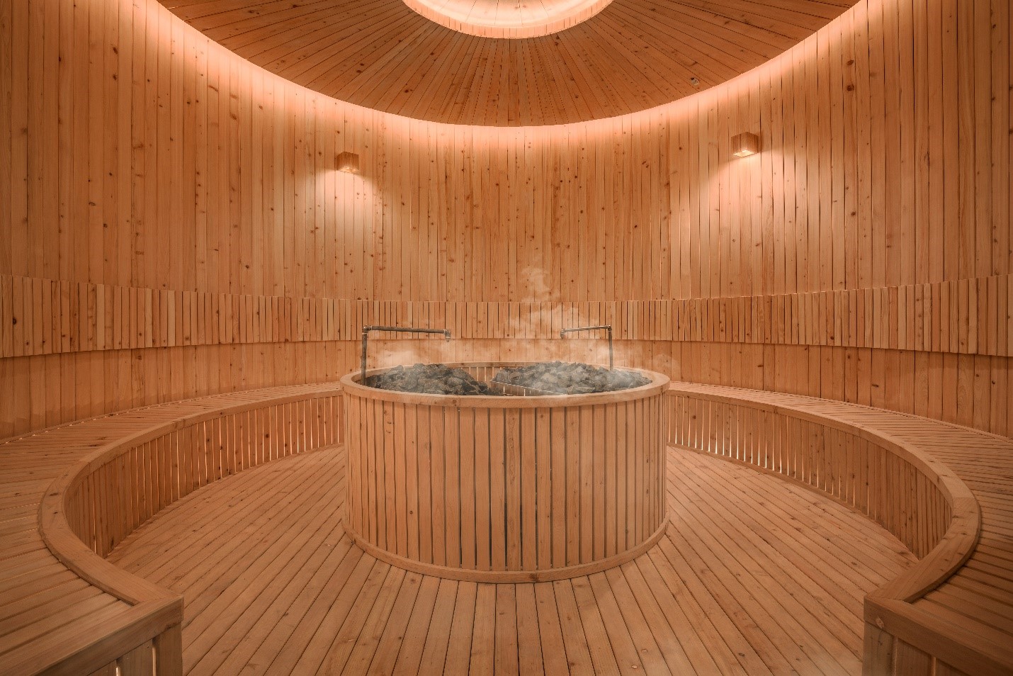 Ph&ograve;ng x&ocirc;ng hơi c&oacute; sức chứa lớn trong tổ hợp Mori Onsen.