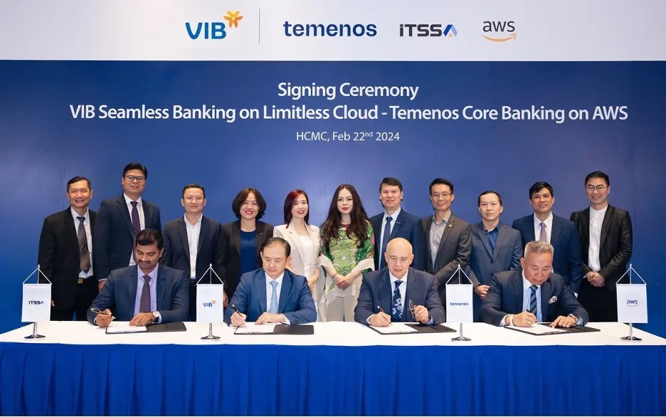 Lễ ký kết giữa đại diện VIB, Temenos và các đối tác triển khai ngân hàng lõi trên AWS.