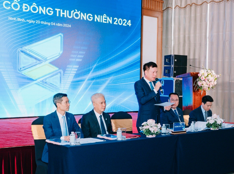 Ban chủ toạ điều hành Đại hội.