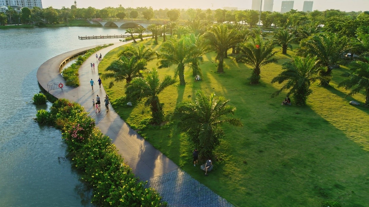 Ecopark có 50ha diện tích cây xanh, mặt nước.