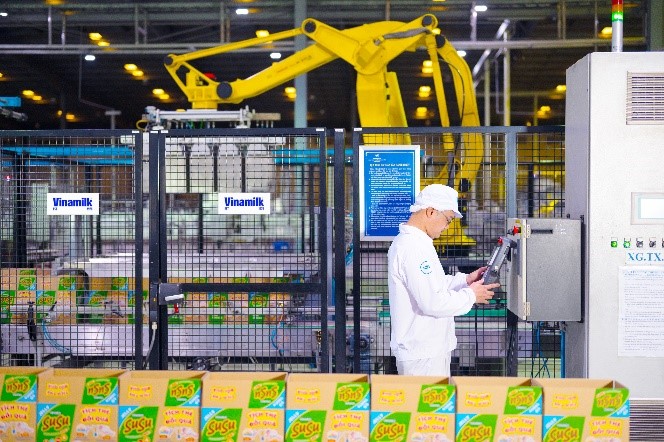 Nh&agrave; m&aacute;y Nước giải kh&aacute;t Việt Nam được đầu tư c&ocirc;ng nghệ chế biến hiện đại, tiết kiệm năng lượng, tự động h&oacute;a cao.