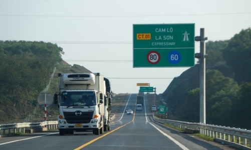 Tìm giải pháp hạn chế tai nạn trên cao tốc Cam Lộ - La Sơn sau khi phân luồng 