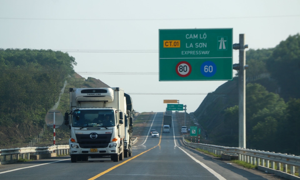  Cao tốc Cam Lộ - La Sơn. Ảnh: N.V.