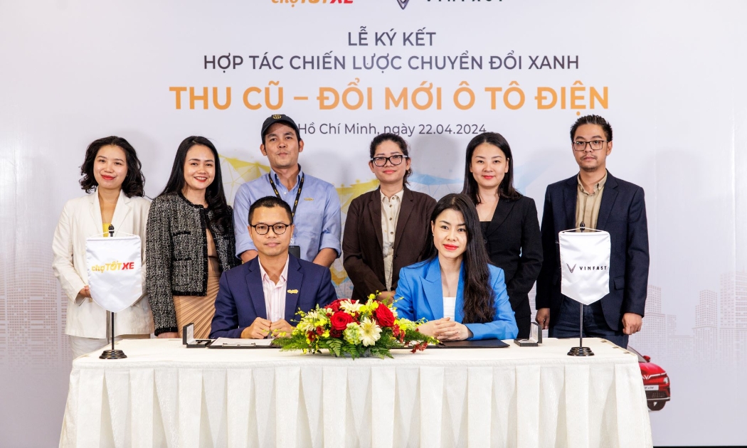 Đại diện lãnh đạo hai bên tại buổi ký kết hợp tác.