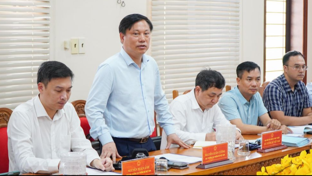 Cục trưởng Cục Đường bộ Việt Nam Nguyễn Xuân Cường phát biểu tại buổi làm việc. Ảnh Lê Trường