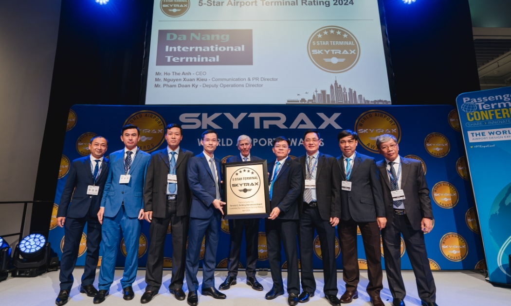 Nhà ga quốc tế Đà Nẵng được trao chứng chỉ xếp hạng 5 sao Skytrax tại Đức. Ảnh: AHT.
