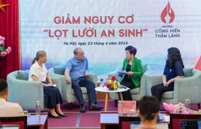 C&aacute;c chuy&ecirc;n gia chia sẻ tại tọa đ&agrave;m. Ảnh: Kh&aacute;nh Huy.