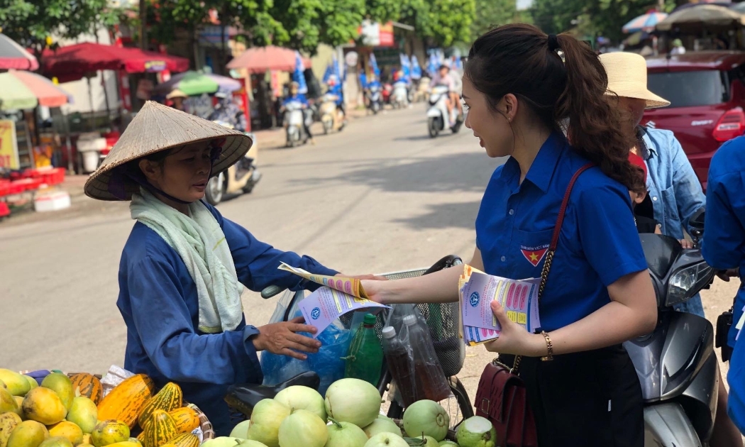 Thông tin chính sách bảo hiểm xã hội đến người dân. Ảnh: BHXH Việt Nam.