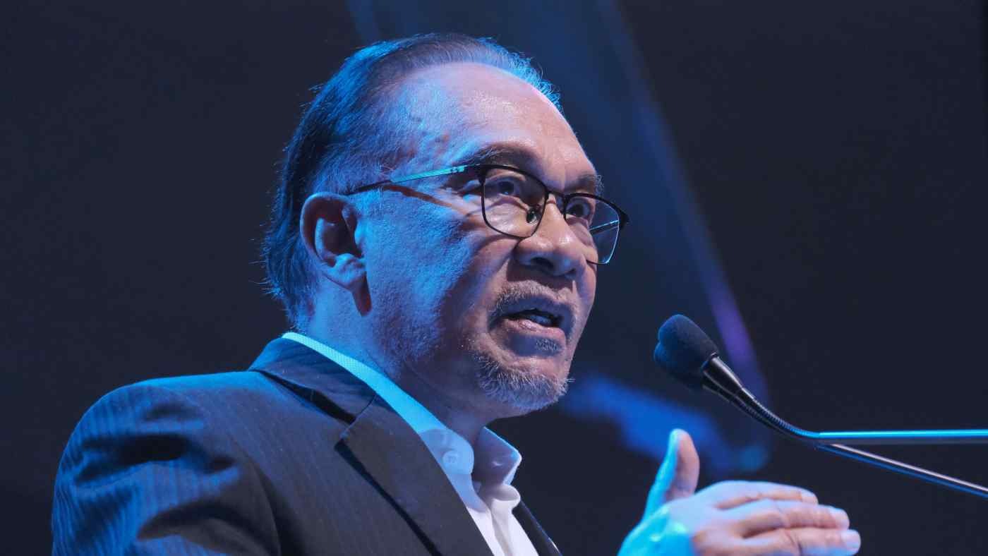 Thủ tướng Malaysia Anwar Ibrahim phát biểu tại diễn đàn Hội nghị thượng đỉnh KL20 ở Kuala Lumpur ngày 22/4