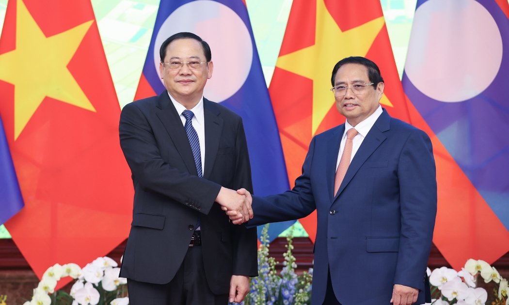 Thủ tướng Phạm Minh Chính và Thủ tướng Lào Sonexay Siphandone - Ảnh: VGP