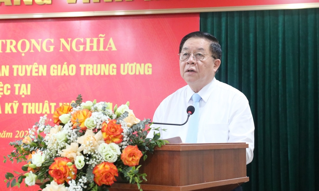 Bí thư Trung ương Đảng, Trưởng Ban Tuyên giáo Trung ương Nguyễn Trọng Nghĩa phát biểu chỉ đạo tại buổi làm việc với Liên hiệp các Hội Khoa học và Kỹ thuật Việt Nam về tình hình đội ngũ trí thức khoa học và công nghệ trong tình hình mới.