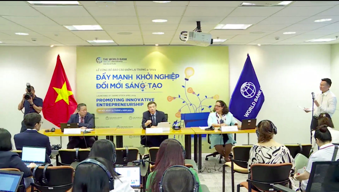 C&aacute;c chuy&ecirc;n gia trả lời c&acirc;u hỏi của ph&oacute;ng vi&ecirc;n.