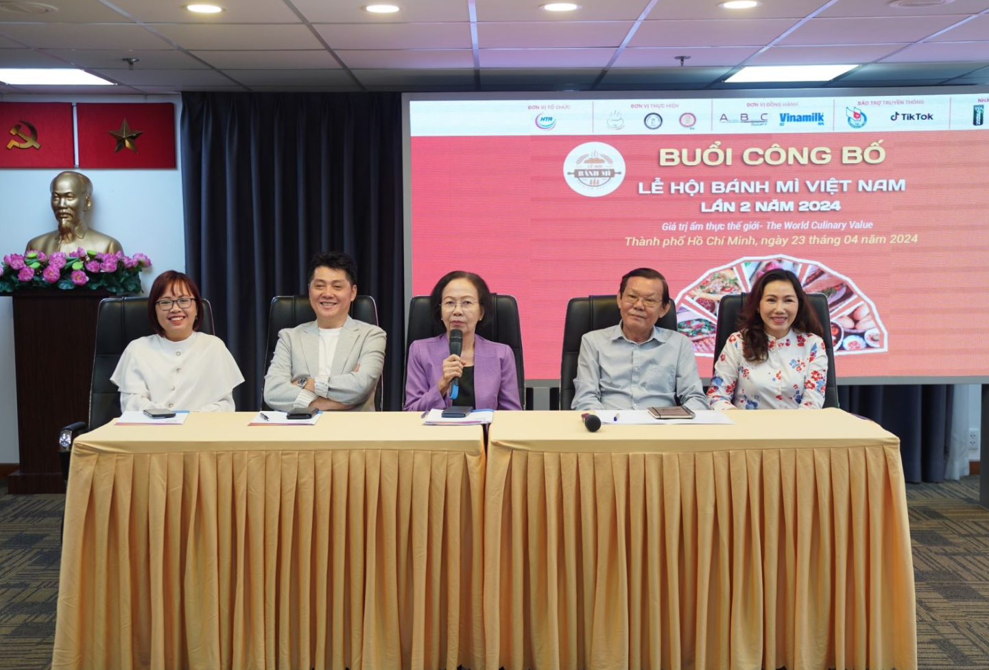 Vấn đề an to&agrave;n vệ sinh thực phẩm được đặt l&ecirc;n h&agrave;ng đầu v&agrave; được Sở An to&agrave;n thực phẩm TP.HCM phối hợp triển khai, gi&aacute;m s&aacute;t chặt chẽ. Ảnh: PA.