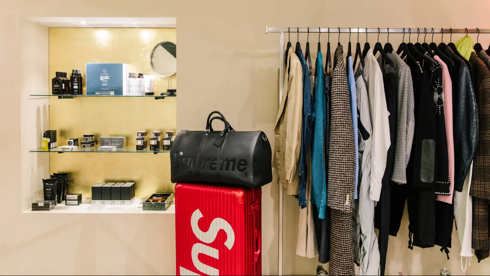 Thời trang secondhand đang dần &ldquo;so&aacute;n ng&ocirc;i&rdquo; fast fashion v&agrave; trở th&agrave;nh sự lựa chọn h&agrave;ng đầu của nhiều người ti&ecirc;u d&ugrave;ng.