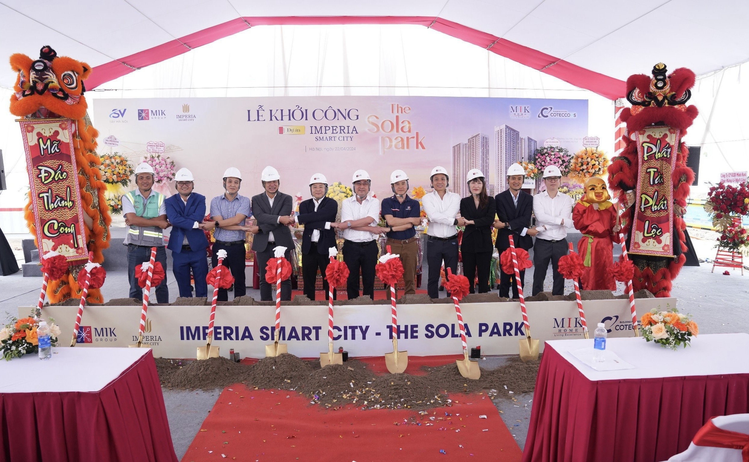 Đại diện Chủ đầu tư, Đơn vị phát triển dự án MIK Group và các đối tác tham gia nghi lễ khởi công phân khu The Sola Park, dự án Imperia Smart City giai đoạn 2.