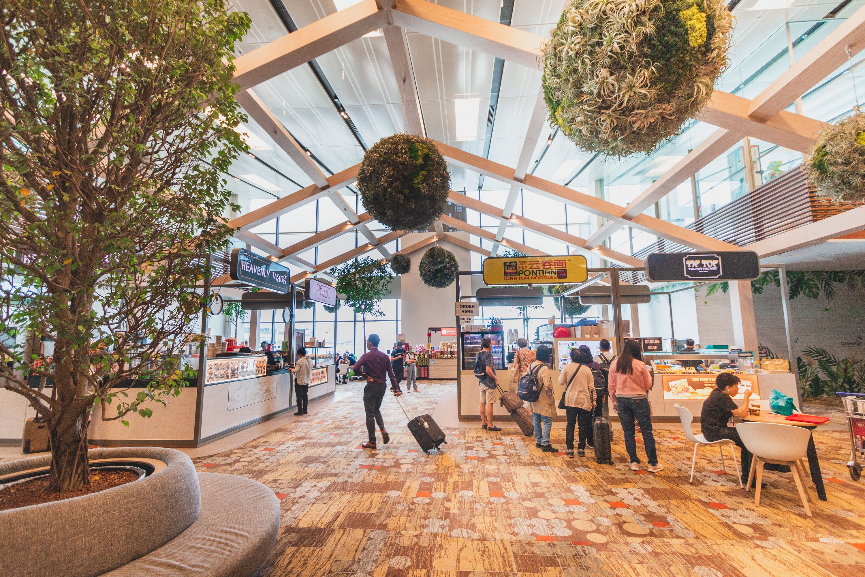 Sân bay Changi của Singapore đã được Food & Wine vinh danh là sân bay tốt nhất thế giới về đồ ăn và đồ uống năm 2024.