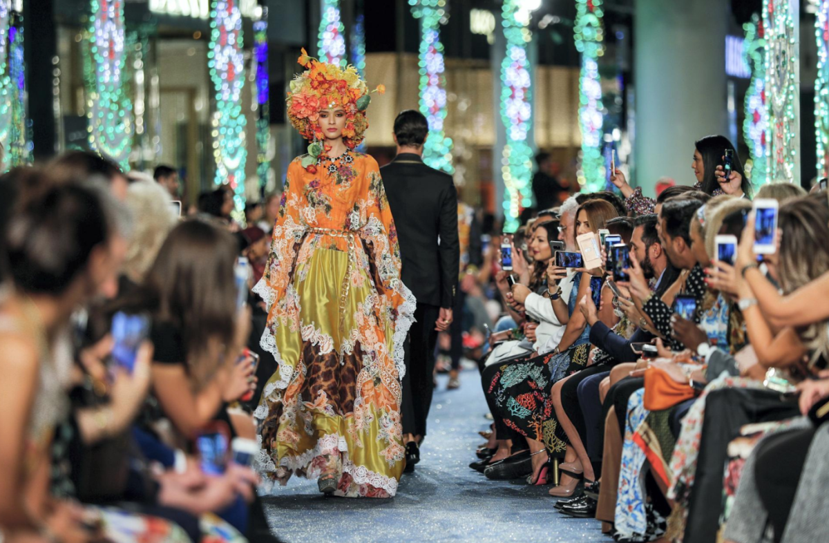 Thương hiệu Dolce & Gabbana đã hiện diện chủ yếu ở Các Tiểu vương quốc Ả Rập Thống nhất, với các cửa hàng ở Dubai và Abu Dhabi.