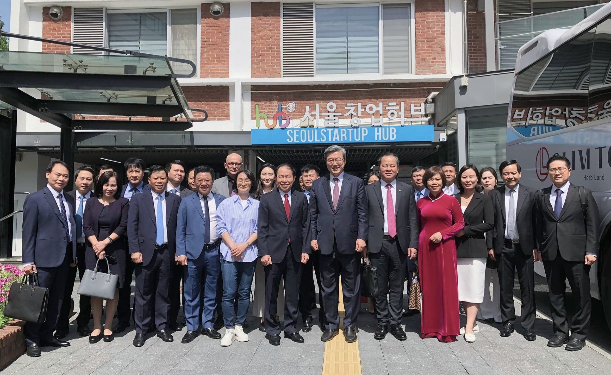 Đoàn công tác của lãnh đạo thành phố Hải Phòng thăm và làm việc với Seoul Startup Hub