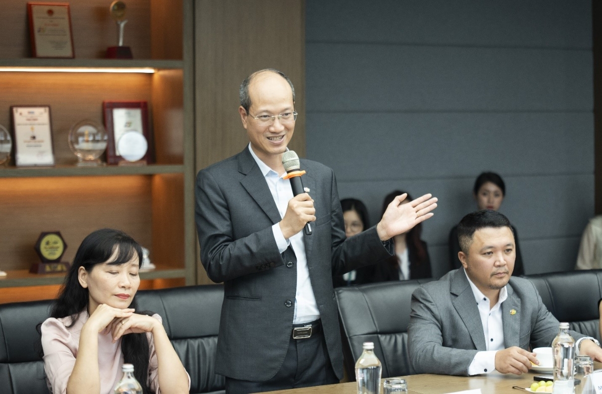 &Ocirc;ng Nguyễn Thế Phương, Ph&oacute; Tổng gi&aacute;m đốc Tập đo&agrave;n FPT, chia sẻ tại sự kiện.