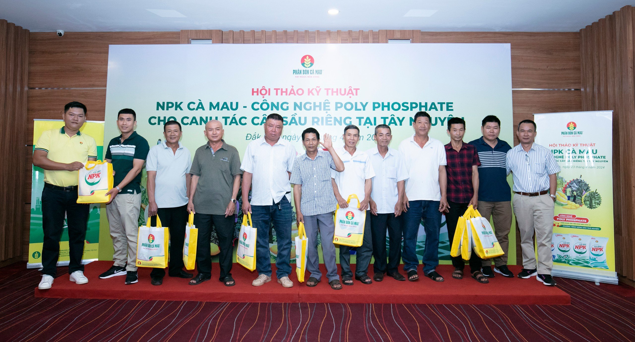 Hội thảo với sự tham dự, trao đổi của đại diện đại l&yacute; khu vực Đắk Lắk, Đắk N&ocirc;ng v&agrave; n&ocirc;ng d&acirc;n khu vực T&acirc;y Nguy&ecirc;n.