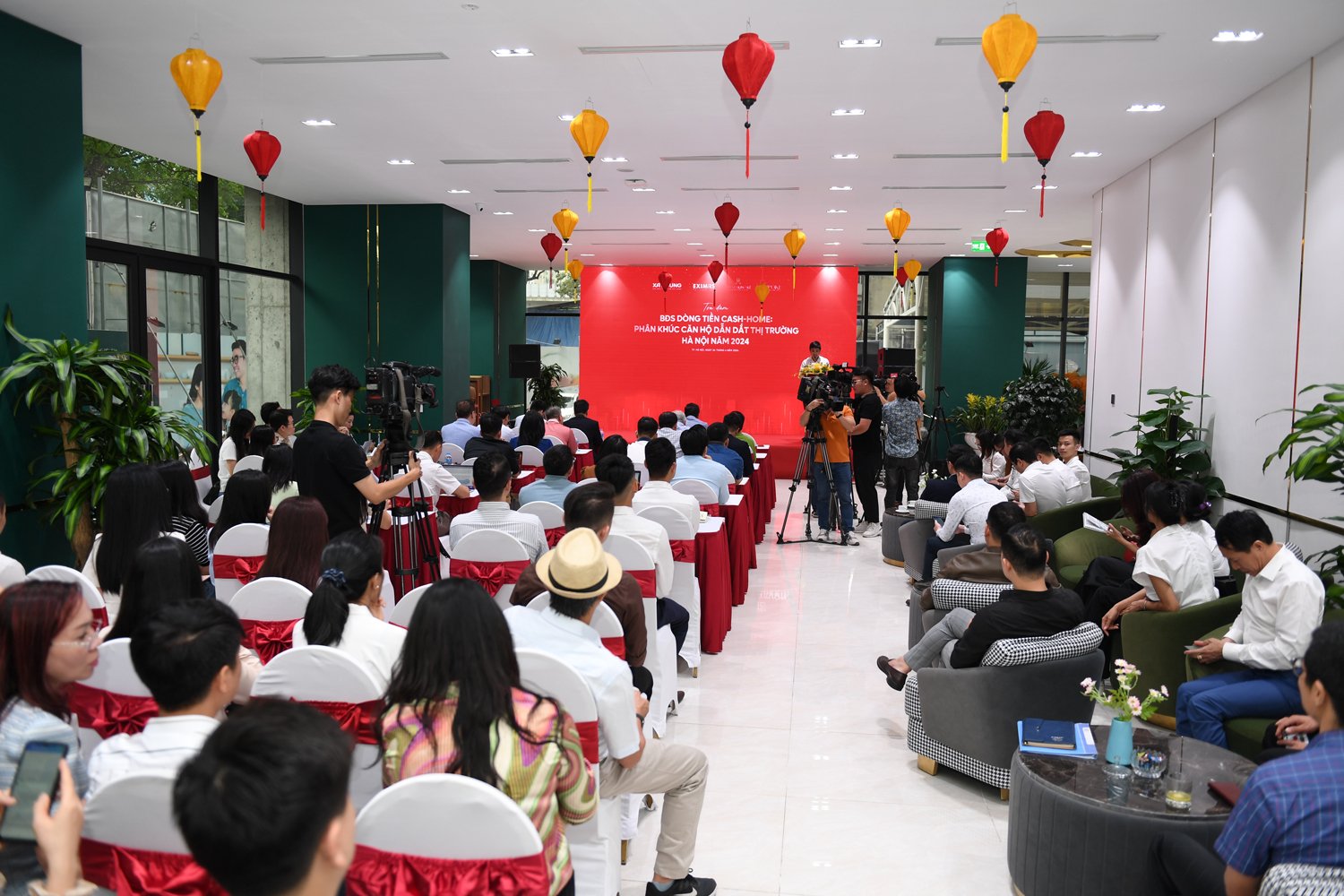 Toàn cảnh toạ đàm.