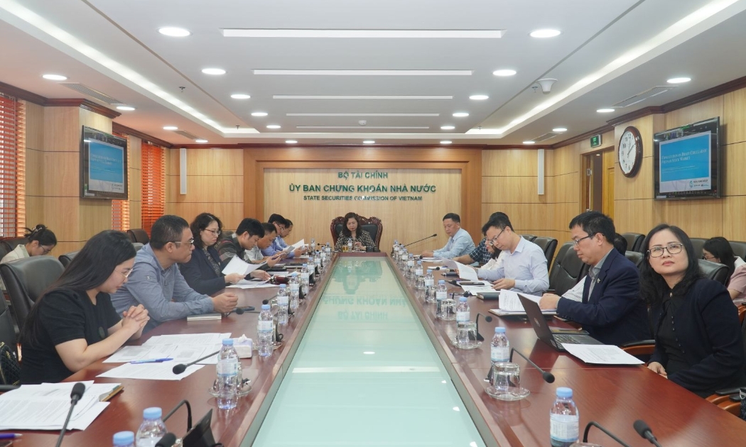 Toàn cảnh buổi làm việc của UBCKNN.