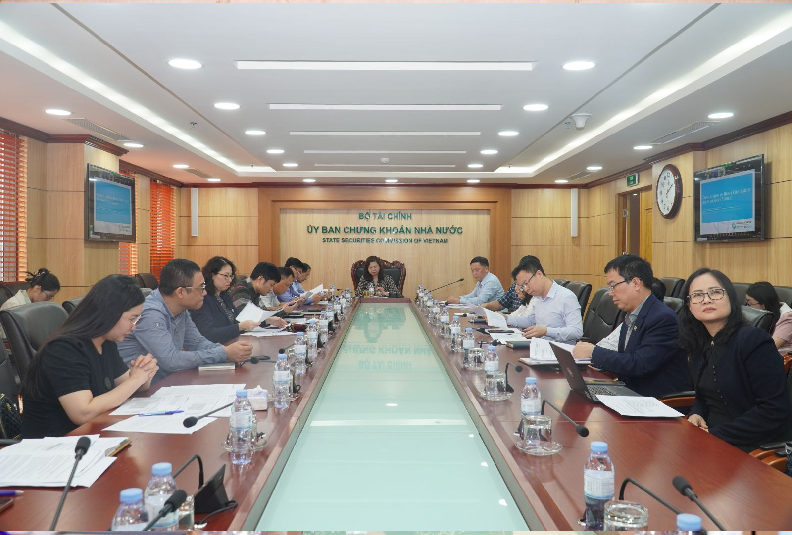 Toàn cảnh buổi làm việc của UBCKNN.