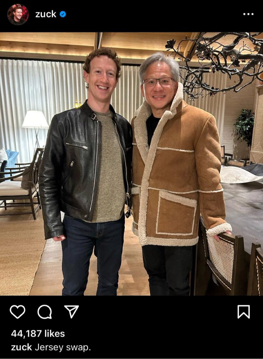 CEO Nvidia cũng vui vẻ với chiếc &aacute;o kho&aacute;c viền l&ocirc;ng được Zuckerberg sử dụng trong m&ugrave;a đ&ocirc;ng.&nbsp;