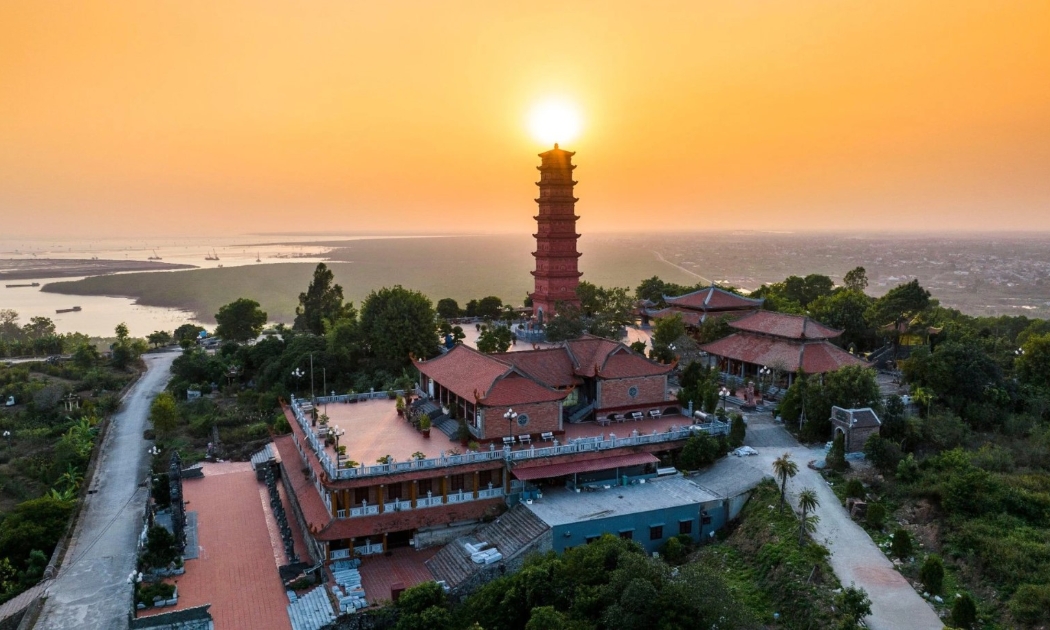 Tháp Tường Long ở phường Vạn Sơn, quận Đồ Sơn. Ảnh: Trần Đạt.