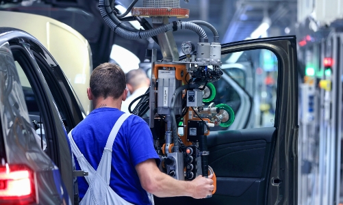 Kinh tế Mỹ giảm tốc, châu Âu khởi sắc