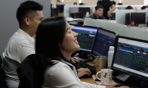 Dòng tiền cá nhân và Tự doanh bất ngờ đẩy mạnh gom hàng