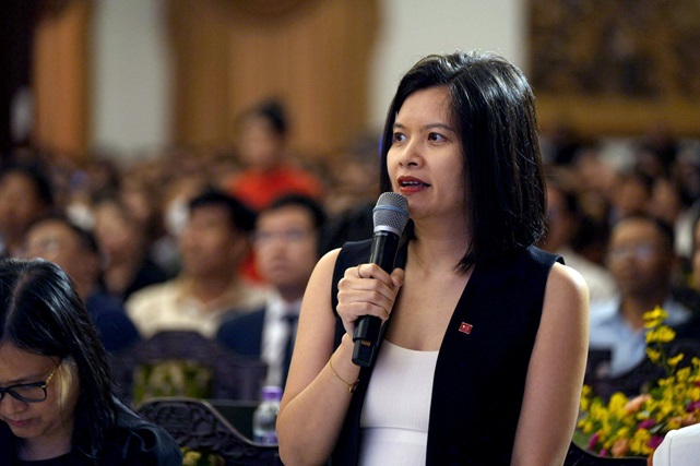 B&agrave; Nguyễn Vũ Th&ugrave;y Hương, Gi&aacute;m đốc Khối cao cấp phụ tr&aacute;ch Khối Đầu tư v&agrave; Khối Nguồn vốn & Kinh doanh T&agrave;i ch&iacute;nh SSI: 