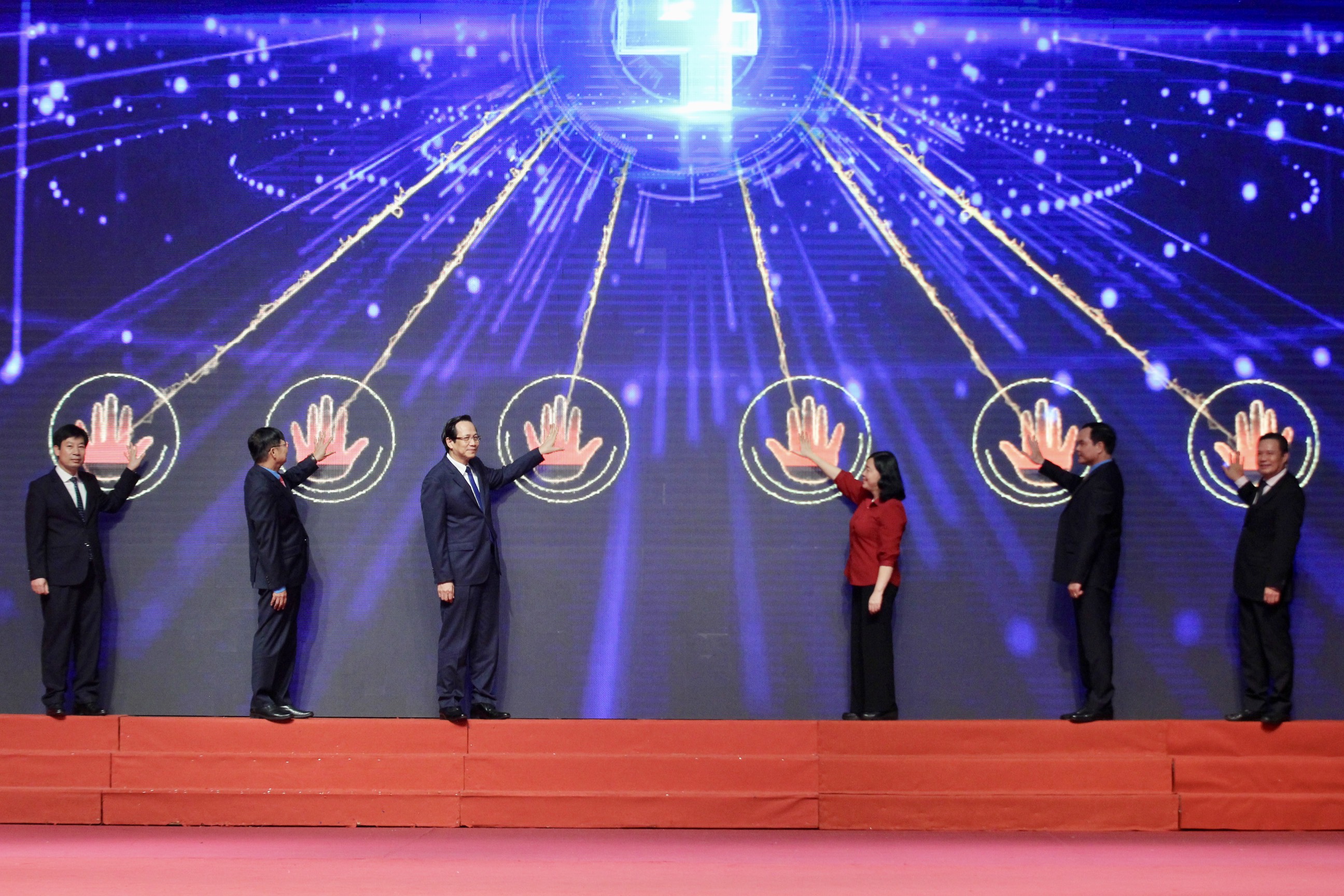 C&aacute;c đại biểu dự lễ ph&aacute;t động. Ảnh: Quang Dương.