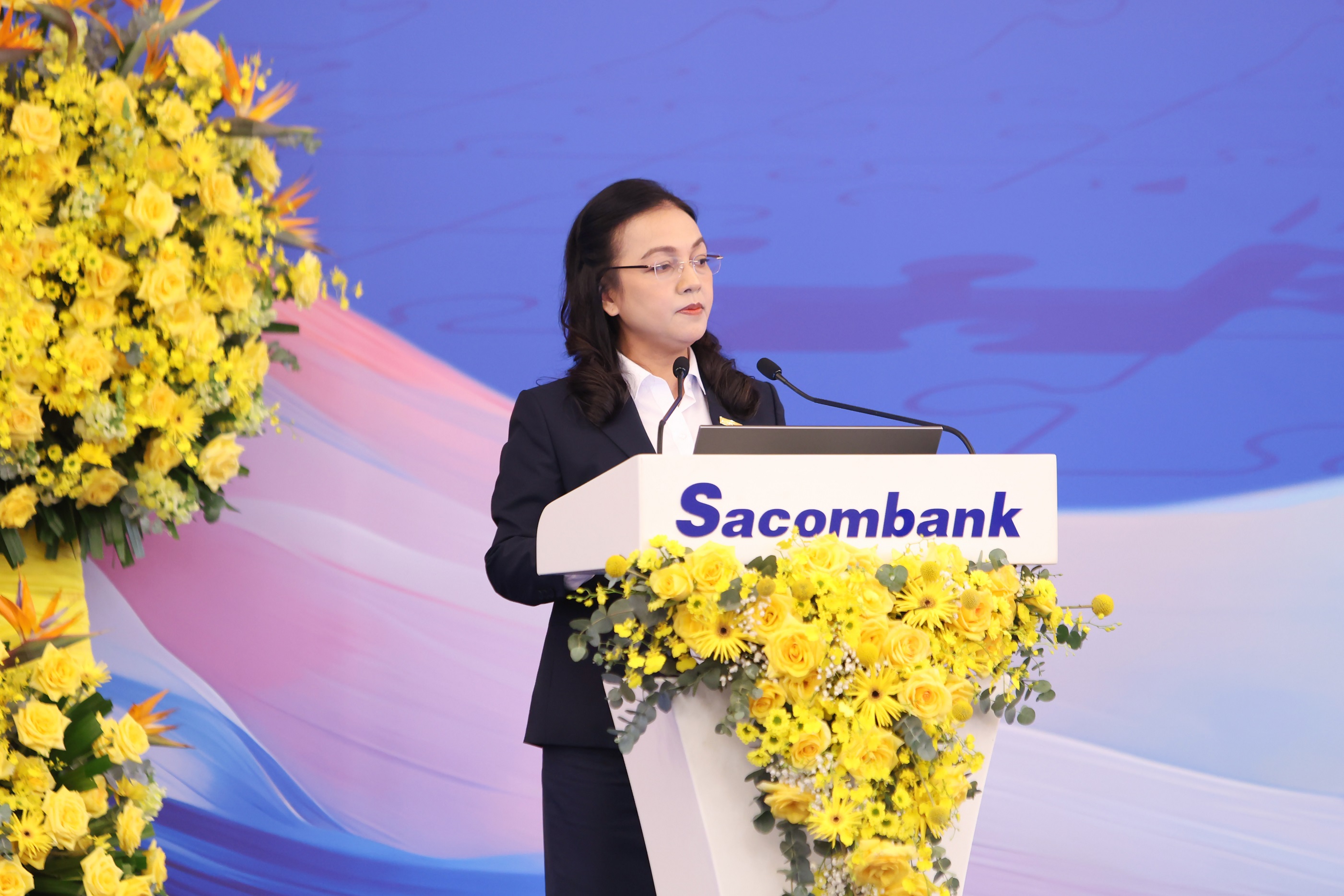 B&agrave; Nguyễn Đức Thạch Diễm - Ph&oacute; Chủ tịch Thường trực ki&ecirc;m Tổng gi&aacute;m đốc Sacombank.
